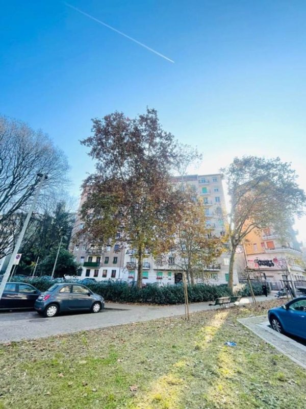 negozio in vendita a Milano in zona Bocconi