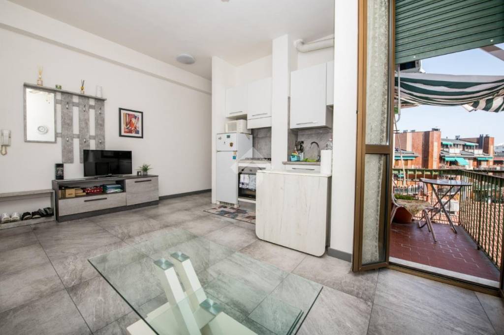 appartamento in vendita a Milano in zona Baggio