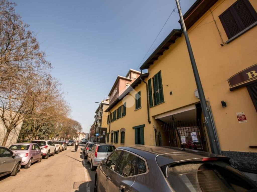 appartamento in vendita a Milano in zona Baggio