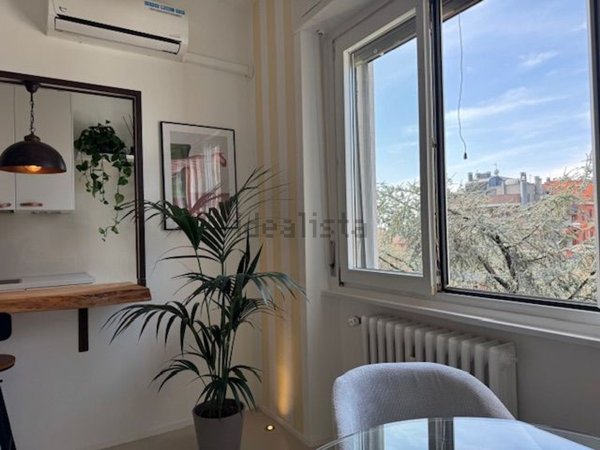appartamento in vendita a Milano in zona Lorenteggio