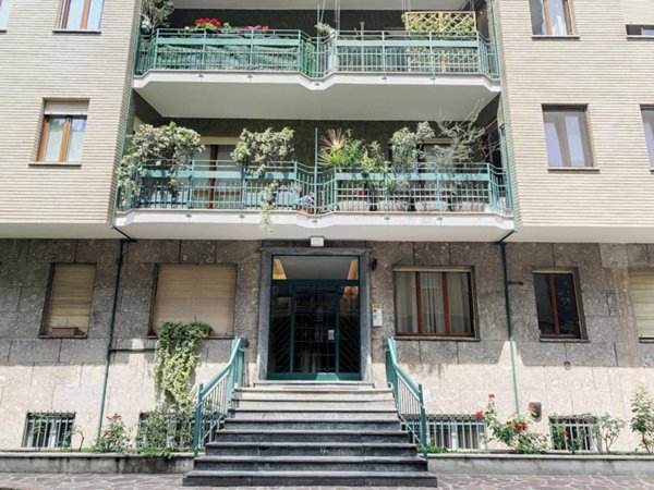 appartamento in vendita a Milano in zona Bullona