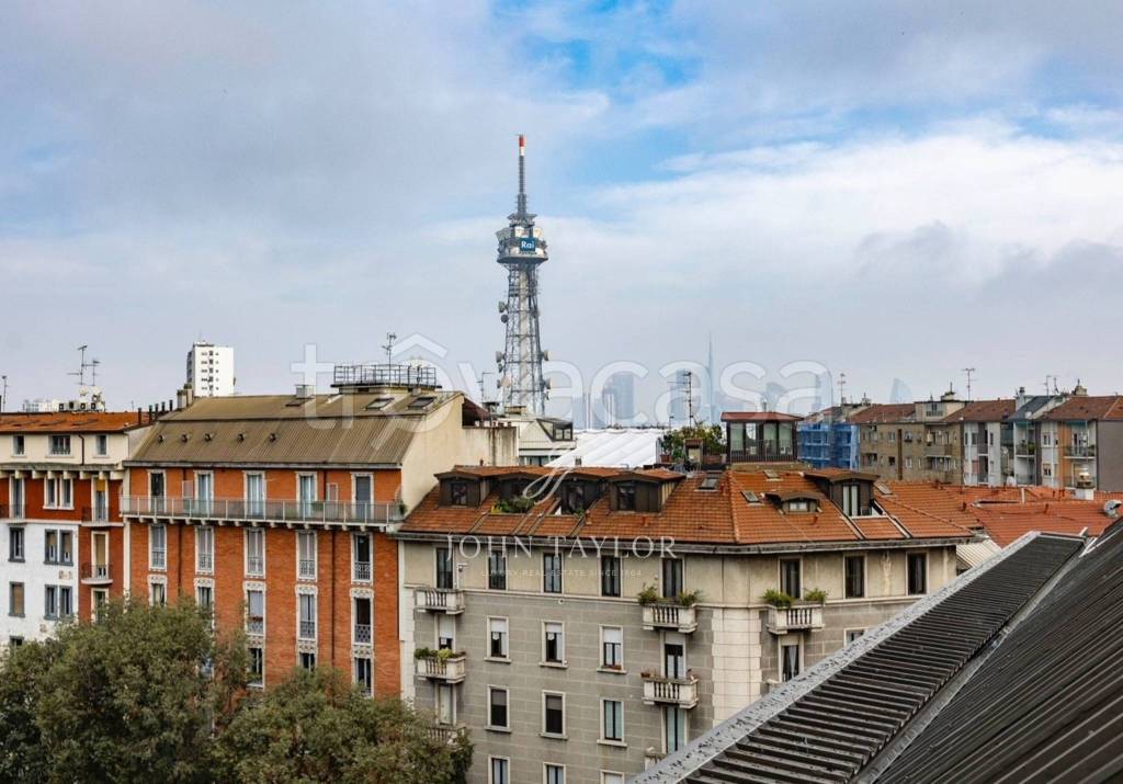 appartamento in vendita a Milano in zona Sempione