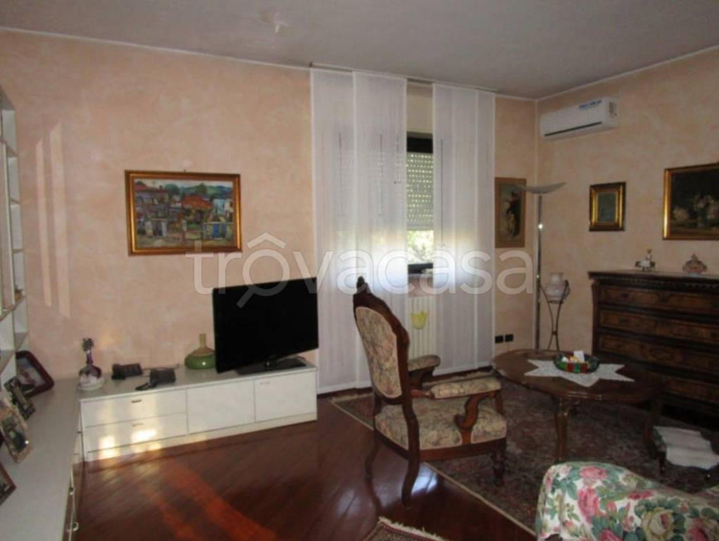 appartamento in vendita a Milano in zona Baggio