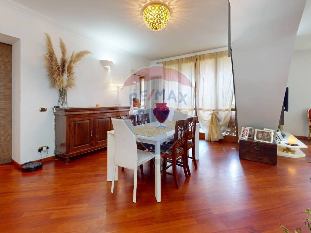 appartamento in vendita a Milano in zona Baggio