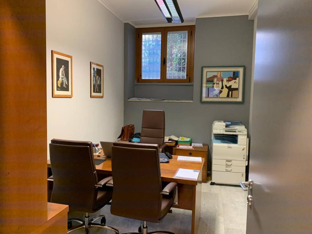 ufficio in vendita a Milano in zona Guastalla