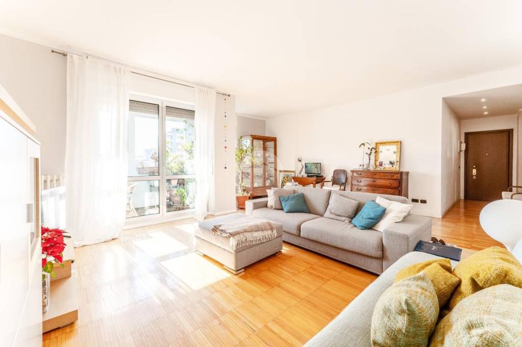 appartamento in vendita a Milano in zona Isola
