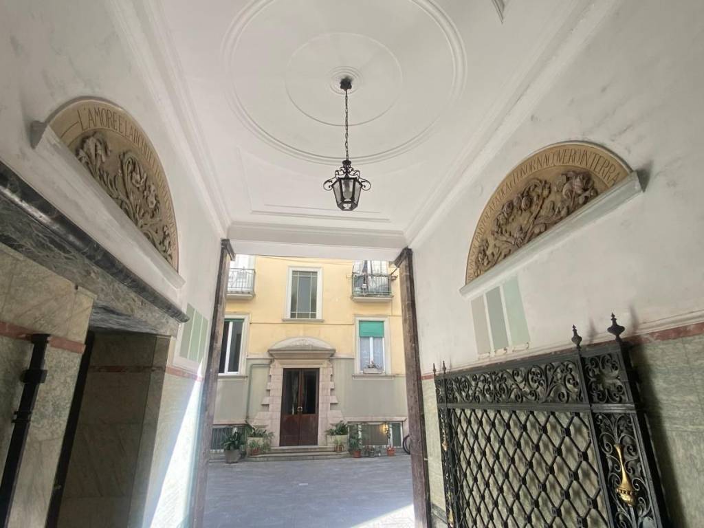 appartamento in vendita a Milano in zona Guastalla