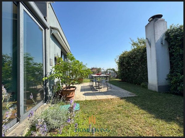 appartamento in vendita a Milano in zona Lorenteggio