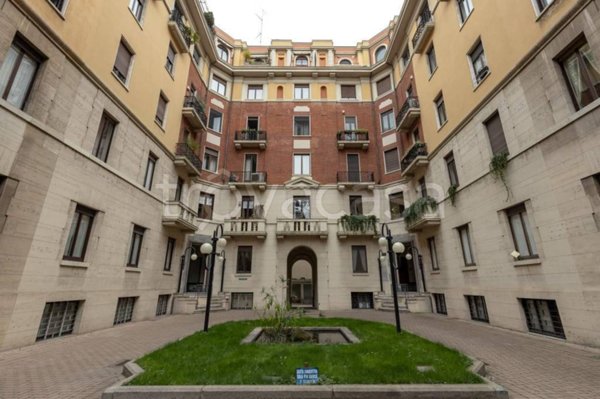 appartamento in vendita a Milano in zona Guastalla
