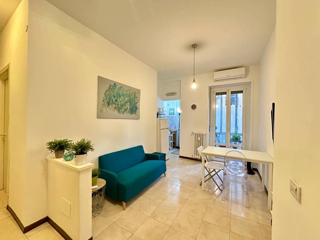 appartamento in vendita a Milano in zona Lorenteggio
