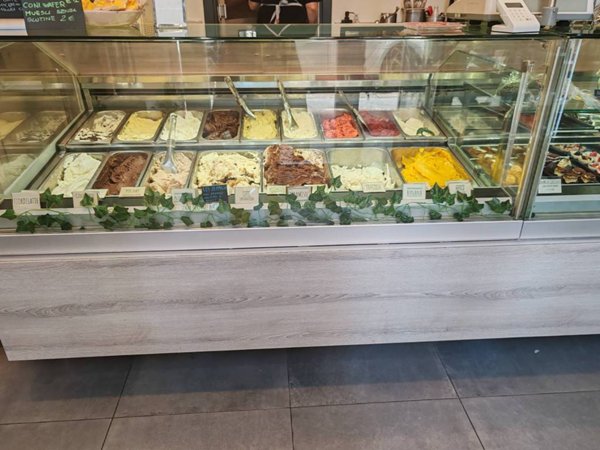 negozio in vendita a Milano in zona Trenno