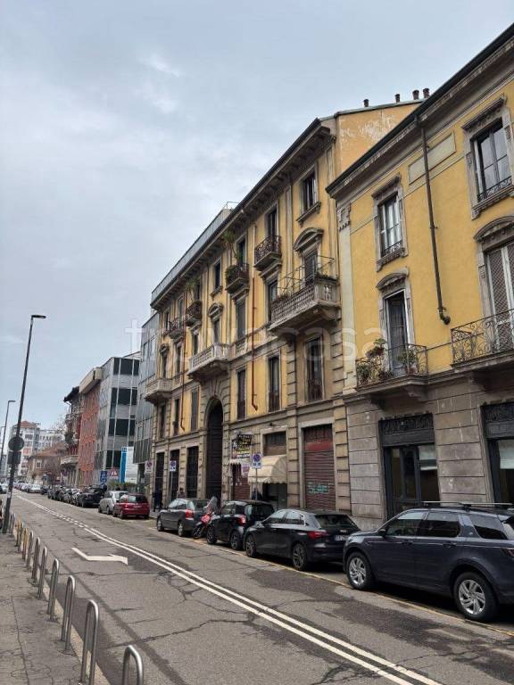 appartamento in vendita a Milano in zona Guastalla