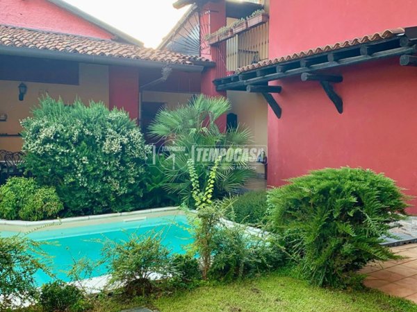 casa indipendente in vendita a Milano in zona Precotto
