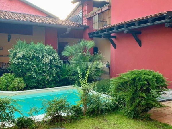 casa indipendente in vendita a Milano in zona Precotto