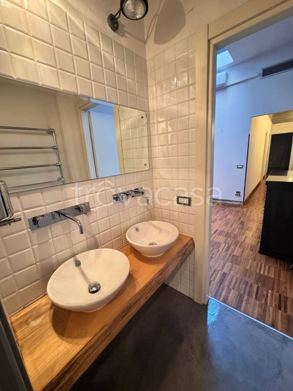 appartamento in vendita a Milano in zona Isola