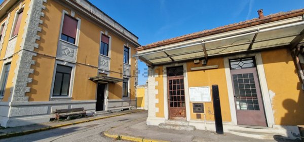 negozio in vendita a Milano in zona Crescenzago