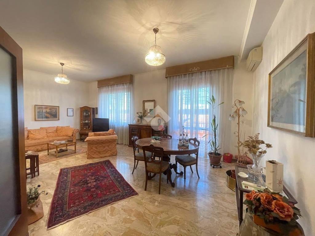 appartamento in vendita a Milano in zona Isola