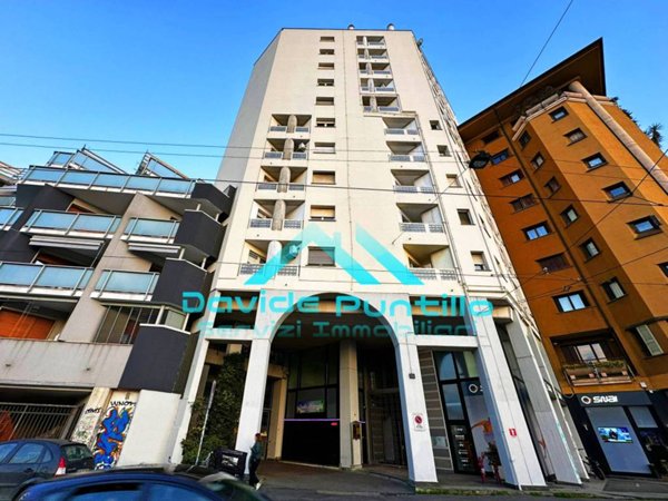 appartamento in vendita a Milano in zona Porta Genova