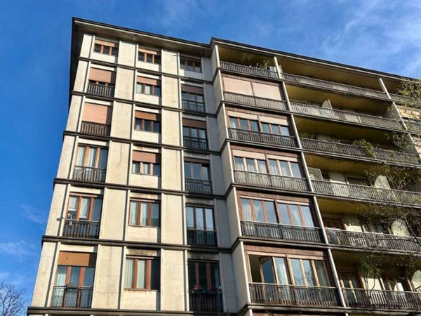 appartamento in vendita a Milano in zona Cadorna