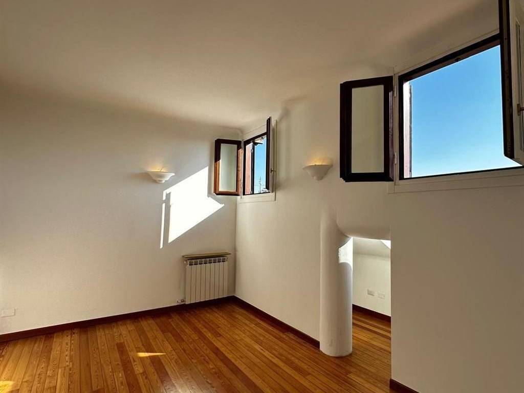 appartamento in vendita a Milano in zona Porta Genova