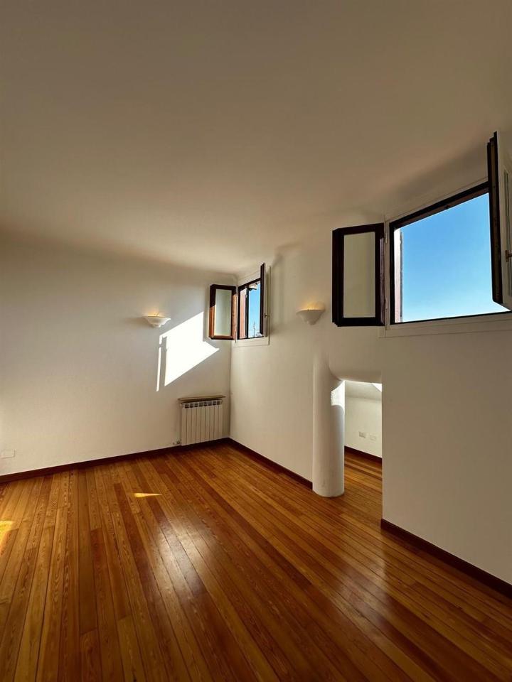 appartamento in vendita a Milano in zona Porta Genova