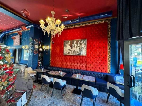 negozio in vendita a Milano in zona Baggio