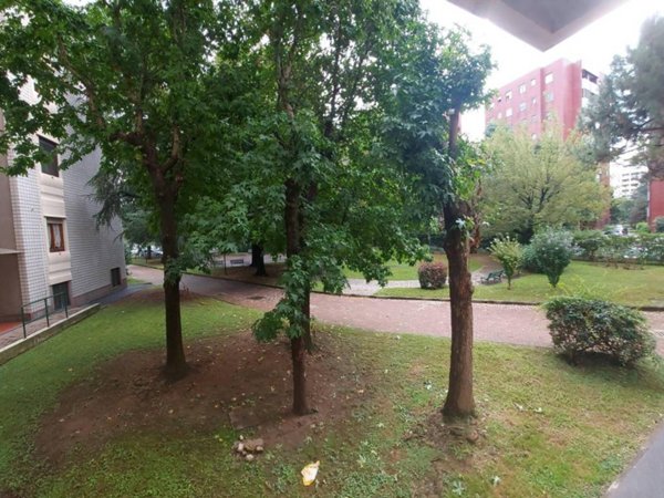 appartamento in vendita a Milano in zona Lorenteggio