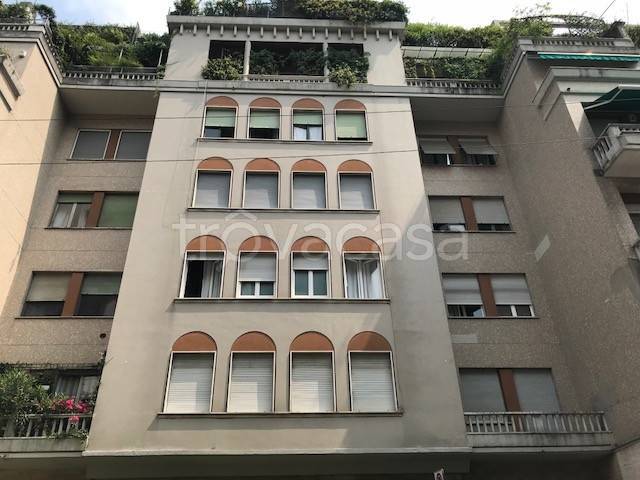 appartamento in vendita a Milano in zona Guastalla