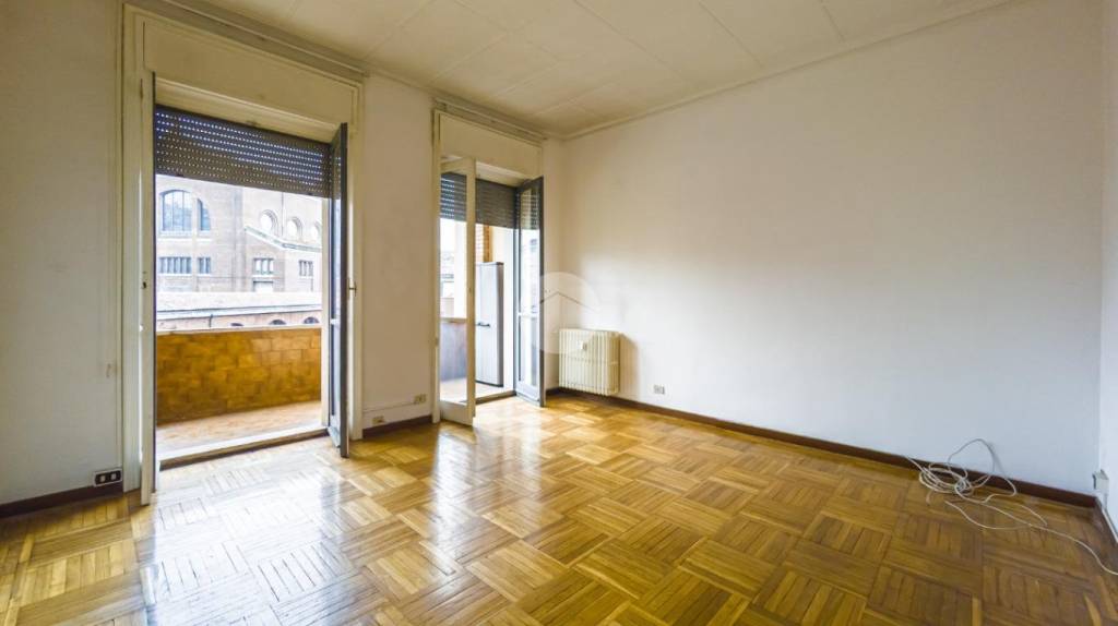 appartamento in vendita a Milano in zona XXII Marzo