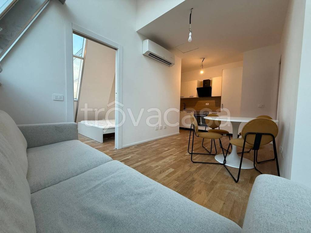 appartamento in vendita a Milano in zona Adriano