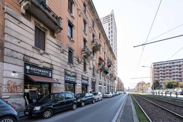 appartamento in vendita a Milano in zona Lorenteggio