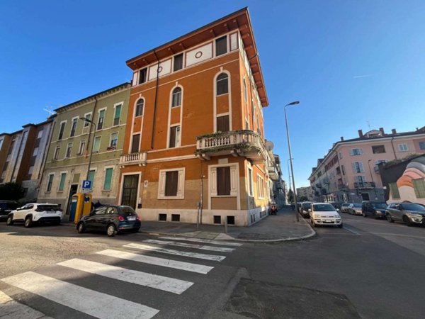 appartamento in vendita a Milano in zona Stadera