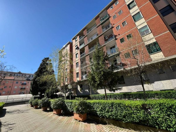 appartamento in vendita a Milano in zona Lorenteggio