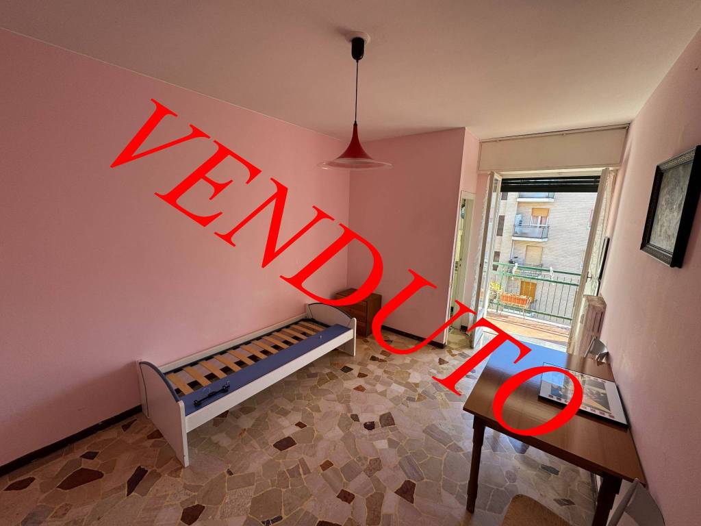 appartamento in vendita a Milano in zona Lorenteggio