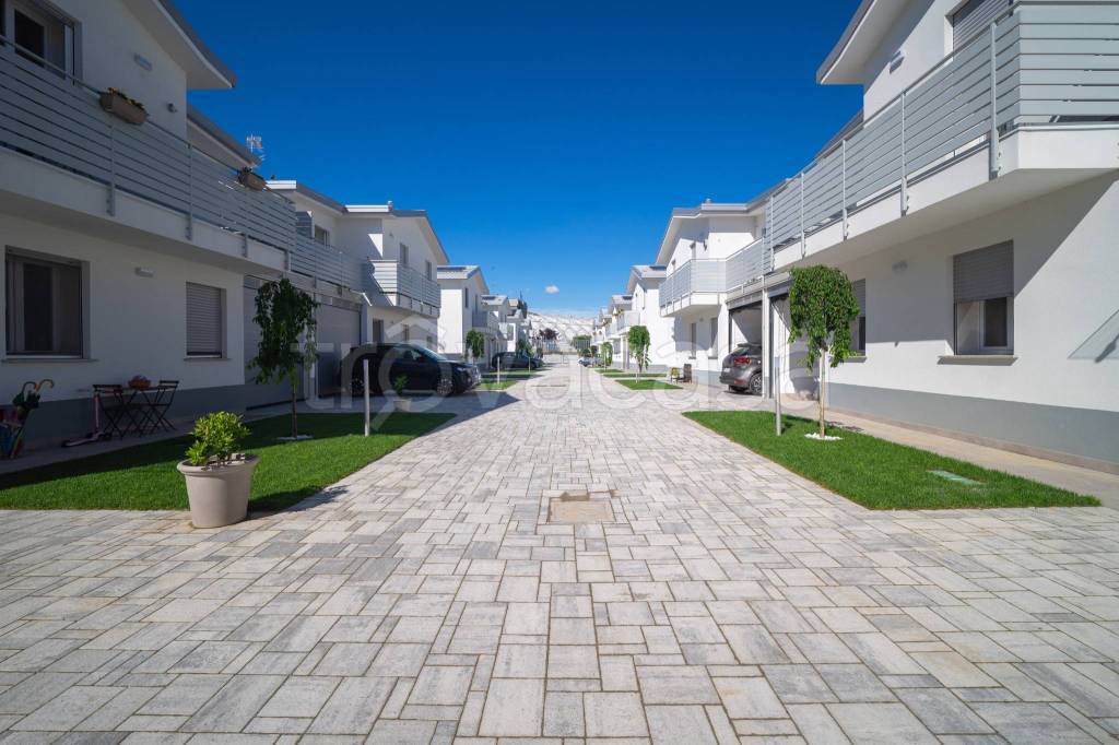 casa indipendente in vendita a Milano in zona Famagosta