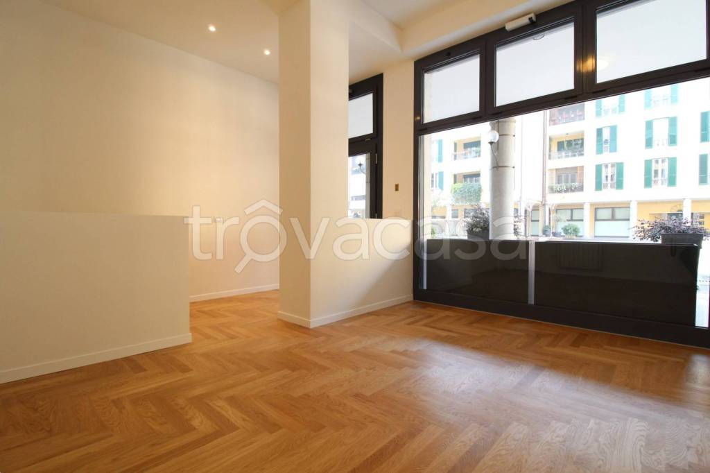 appartamento in vendita a Milano in zona Porta Genova