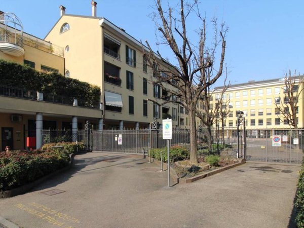 appartamento in vendita a Milano in zona Porta Genova