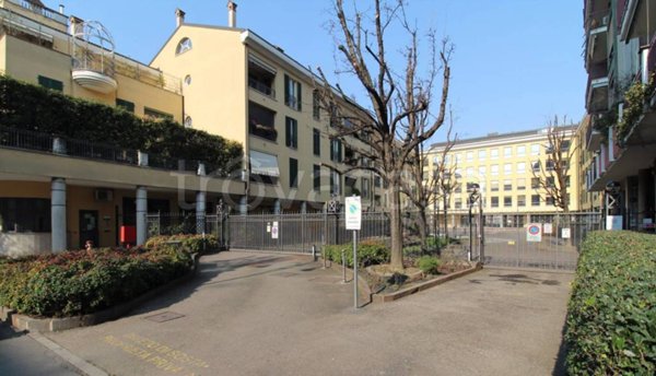 appartamento in vendita a Milano in zona Porta Genova