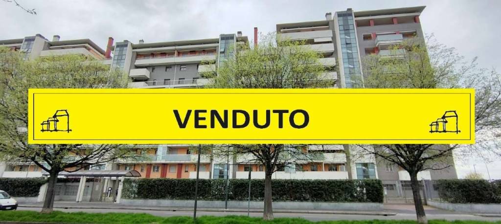 appartamento in vendita a Milano in zona Adriano