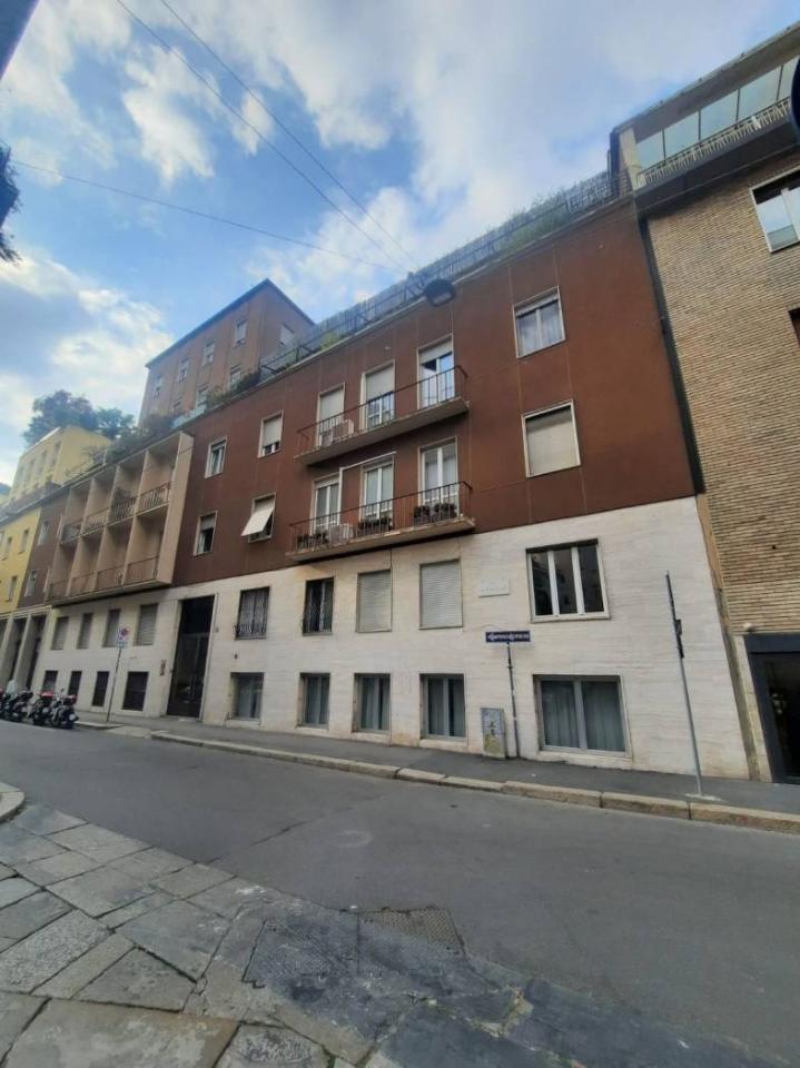appartamento in vendita a Milano in zona Sant'Ambrogio