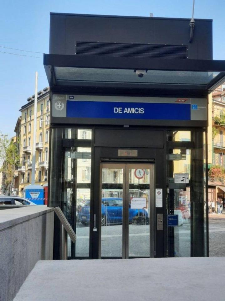 appartamento in vendita a Milano in zona Sant'Ambrogio