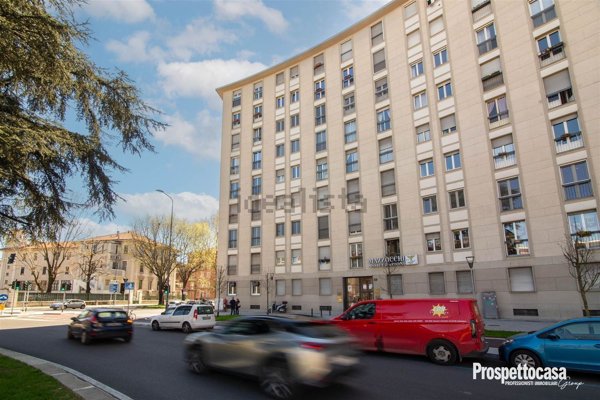 appartamento in vendita a Milano in zona Lorenteggio