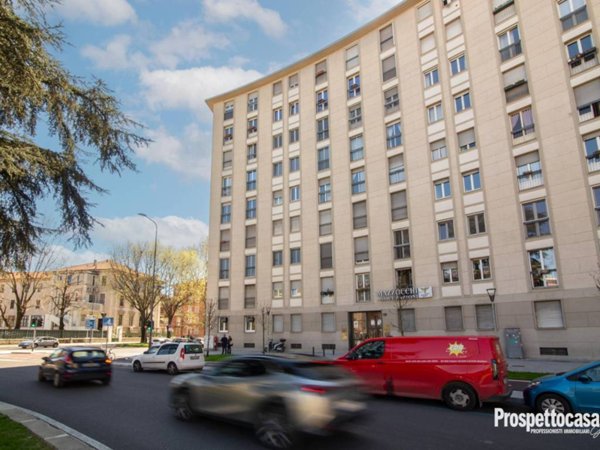 appartamento in vendita a Milano in zona Famagosta