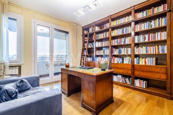appartamento in vendita a Milano in zona Ghisolfa