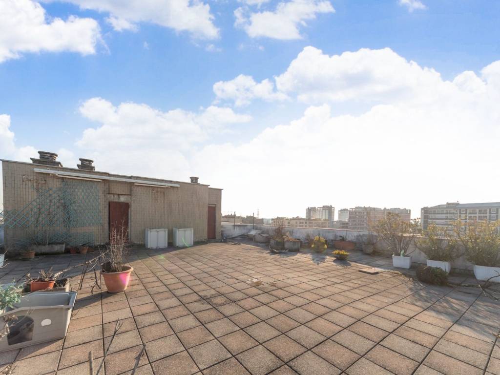 appartamento in vendita a Milano in zona Vigentino