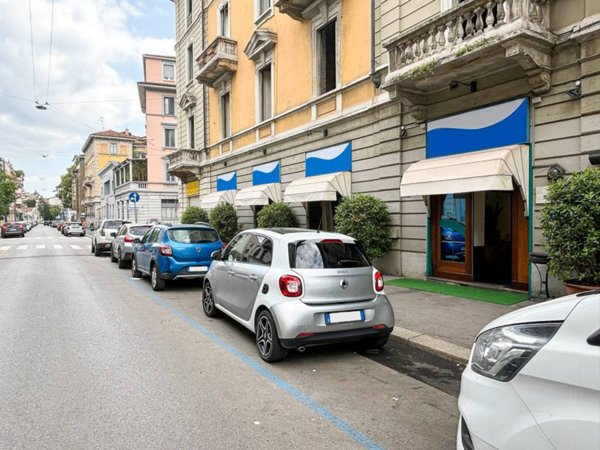 negozio in vendita a Milano in zona XXII Marzo