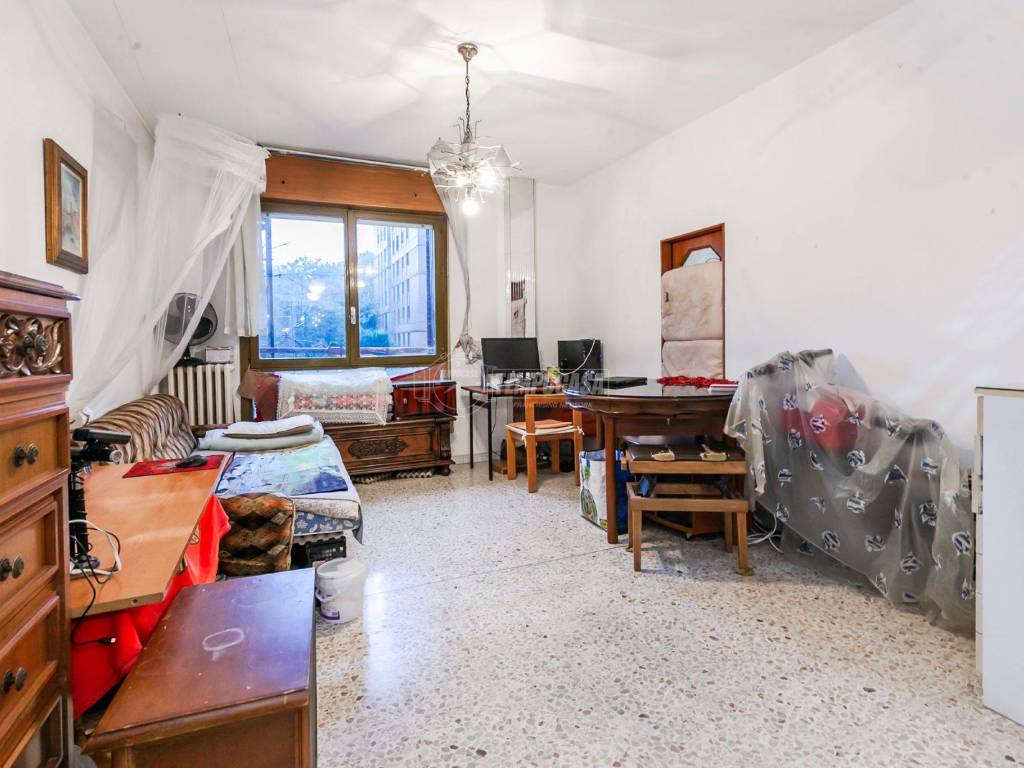 appartamento in vendita a Milano in zona Segnano