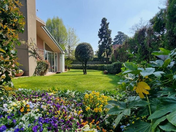 casa indipendente in vendita a Milano in zona San Siro