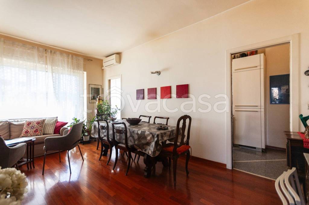 appartamento in vendita a Milano in zona Isola