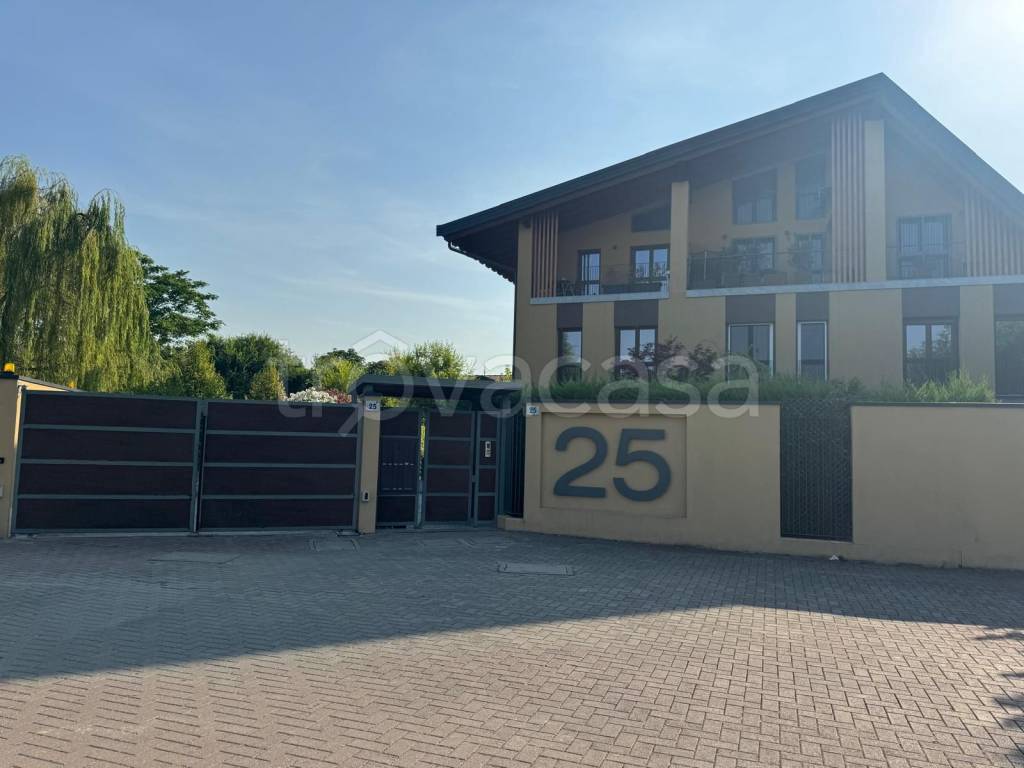 appartamento in vendita a Milano in zona Vigentino